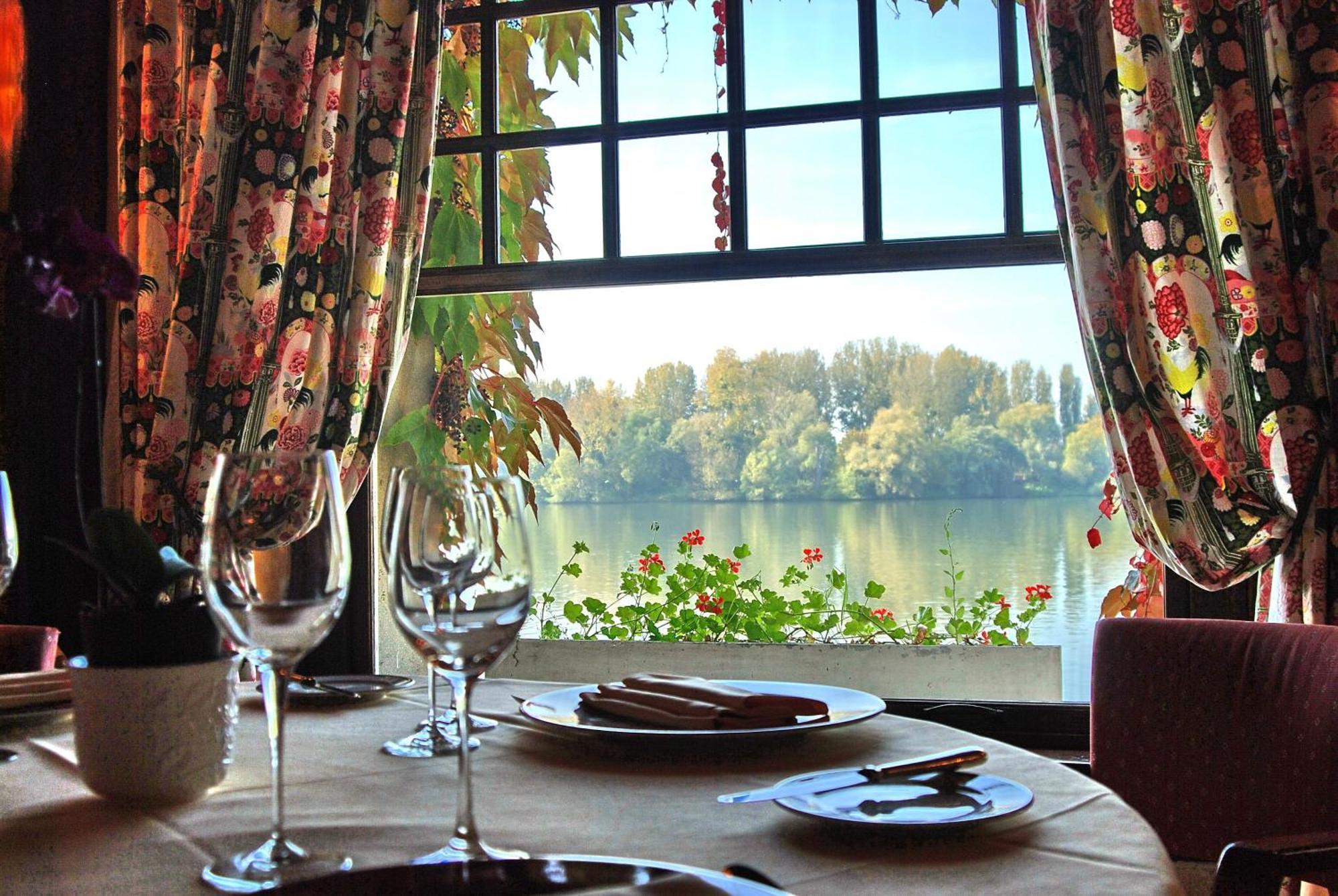 La Chaine D'Or Les Andelys Restaurant bilde